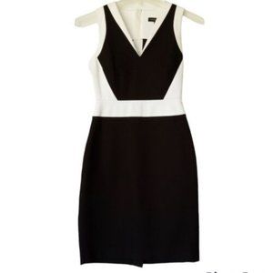 Banana Republic Black Fitted Dress sz 4 White trim Sleeveless Stretch V-Neck EXC